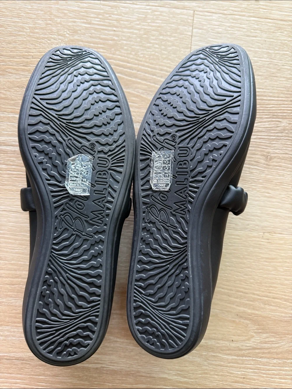 Malibu Black Ruched Elastic Strap Ballet Flats